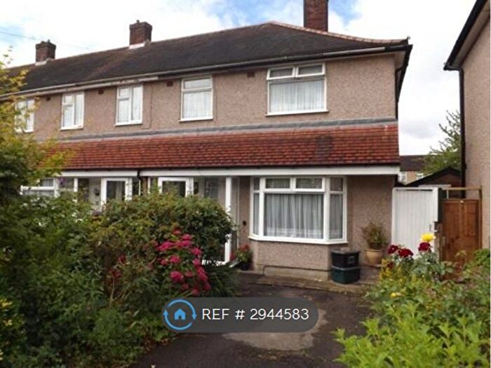 4 Bedroom End Of Terrace House To Rent In Cypress Grove, Ilford, IG6