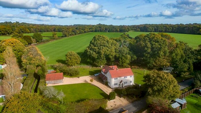 4 Bedroom Detached House For Sale In Ringwood Road, Bransgore, BH23