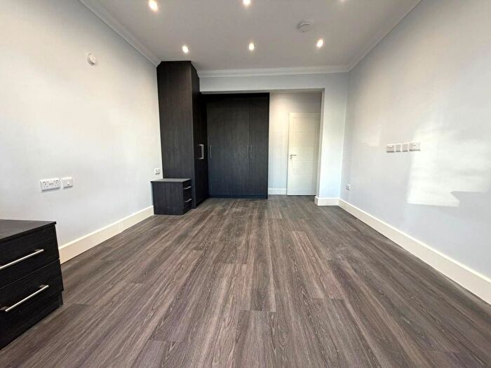 2 Bedroom Flat To Rent In Kenton Lane, Harrow, HA3