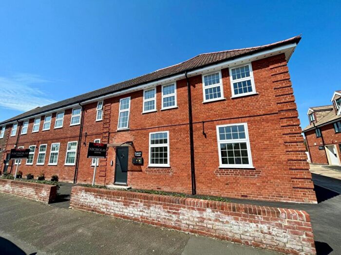 2 Bedroom Flat To Rent In High Road West, Felixstowe, Suffolk, IP11
