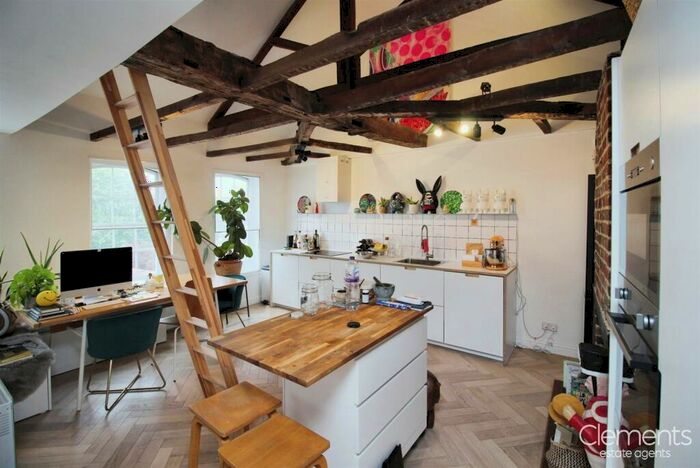 2 Bedroom Flat To Rent In Old Town, Hemel Hempstead, HP1