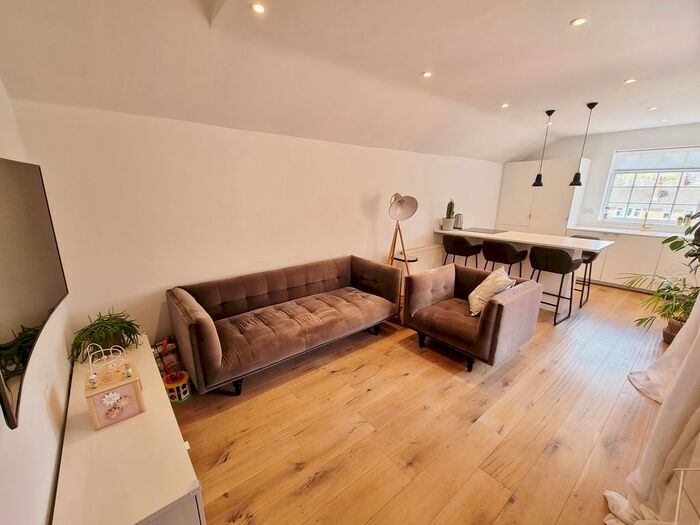 3 Bedroom Flat To Rent In Grove Street, Leamington Spa, CV32