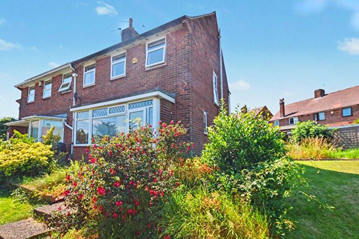3 Bedroom Semi Detached House For Sale In Cockshott Close, Leeds, West Yorkshire, LS12