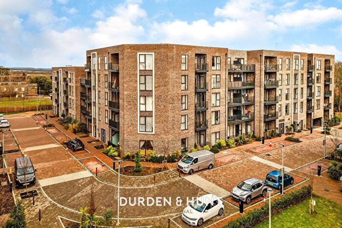 2 Bedroom Flat For Sale In Academy Way, Loughton, IG10