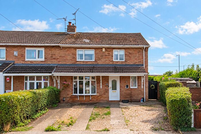 3 Bedroom Semi-Detached House For Sale In Cambridge Avenue, Corby, NN17