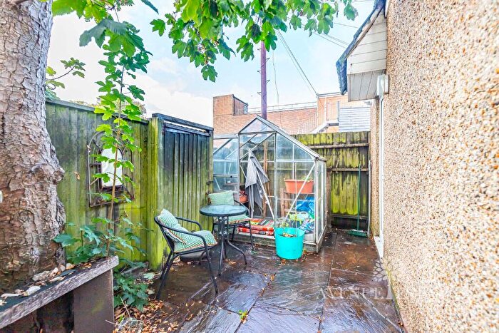 2 Bedroom Apartment For Sale In Christchurch Road, Bournemouth, Dorset, BH1