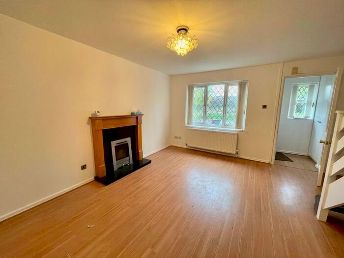 4 Bedroom Semi-Detached House To Rent In Whitefield Road, Bury, Greater Manchester, BL9