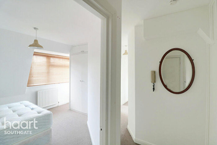 1 Bedroom Apartment For Sale In Warwick Road, Barnet, EN5