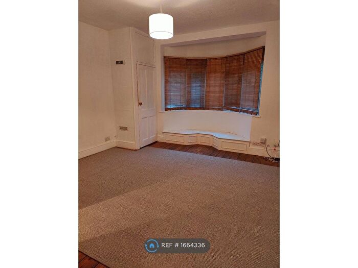 1 Bedroom Flat To Rent In York Road, Guildford, GU1