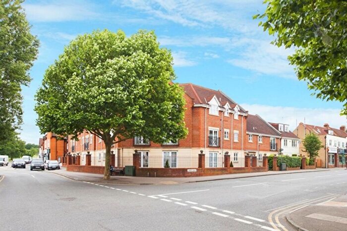 3 Bedroom Apartment For Sale In Forest Drive, Theydon Bois, CM16