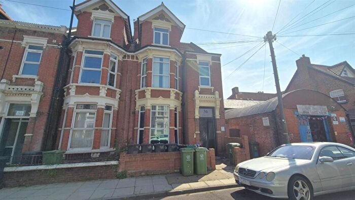 1 Bedroom Apartment For Sale In Wimbledon Park Road, Southsea, PO5