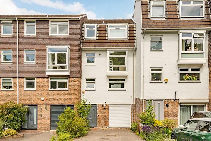 4 Bedroom Property To Rent In Ibis Lane, Chiswick, W4