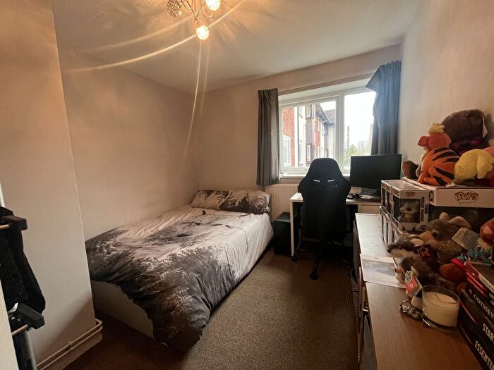 3 Bedroom Flat To Rent In Reeves Court, Eccles New Road, Salford, M5