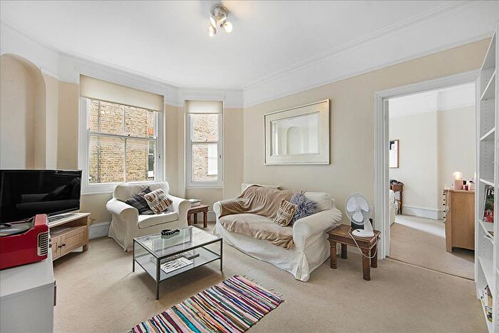 2 Bedroom Flat To Rent In Waldemar Avenue Mansions, Fulham, London, SW6