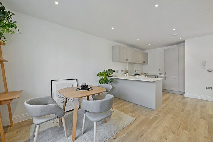 2 Bedroom Apartment To Rent In New Road, Ascot, Berkshire, SL5