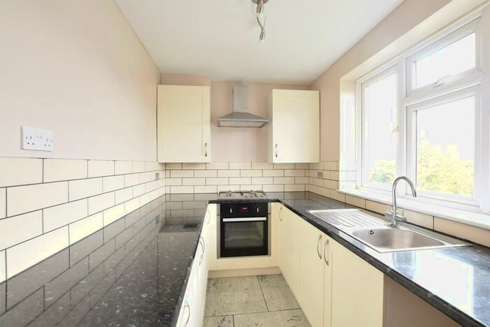 2 Bedroom Maisonette To Rent In Doddinghurst Road, Brentwood, Essex, CM15