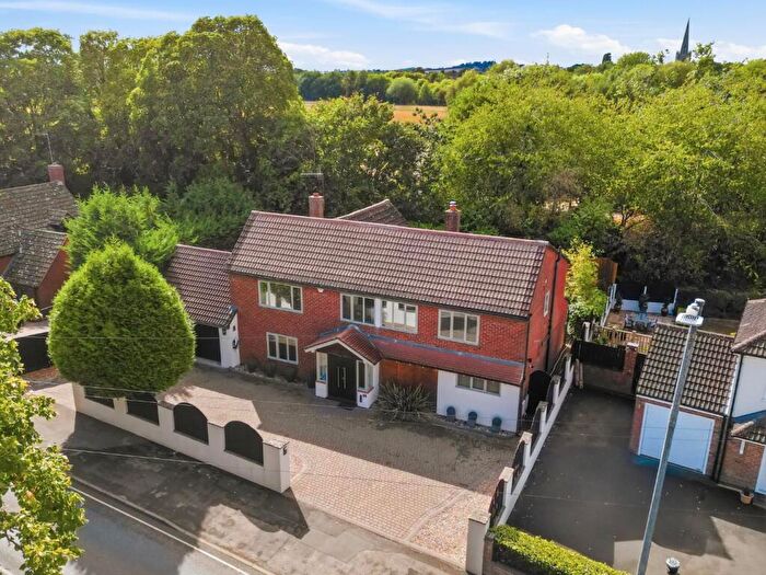 4 Bedroom Detached House For Sale In Shipston Road, Stratford-upon-Avon, CV37