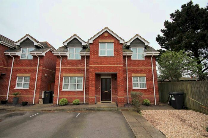 3 Bedroom Detached House To Rent In Prior Close, Boscombe, Bournemouth, BH7