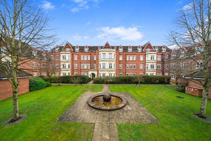 2 Bedroom Flat For Sale In Guildford, Surrey, GU1