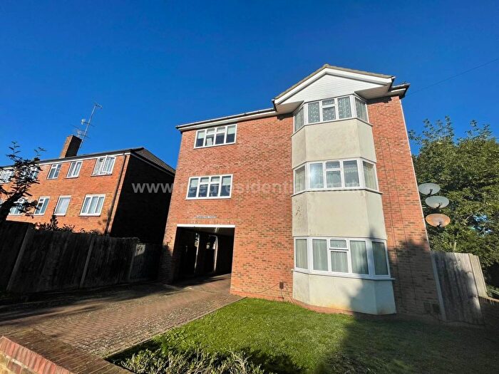 2 Bedroom Flat To Rent In Bournehall Avenue, Bushey, WD23