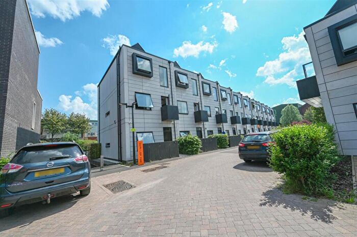 4 Bedroom Town House For Sale In South Loop Park, Birmingham, B16
