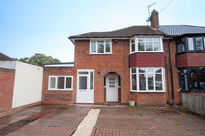 4 Bedroom Semi-Detached House To Rent In Horrell Road, Solihull, B90