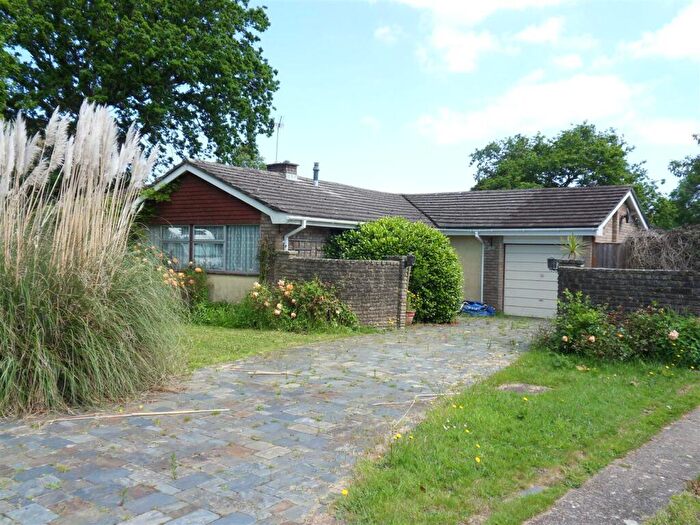 3 Bedroom Bungalow For Sale In Park Road, Cowes, PO31