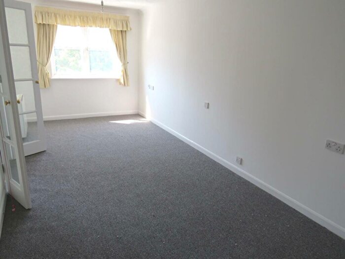 1 Bedroom Flat For Sale In Station Road, Clacton-On-Sea, CO15