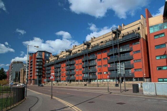 2 Bedroom Flat To Rent In Clyde Street, Glasgow, G1