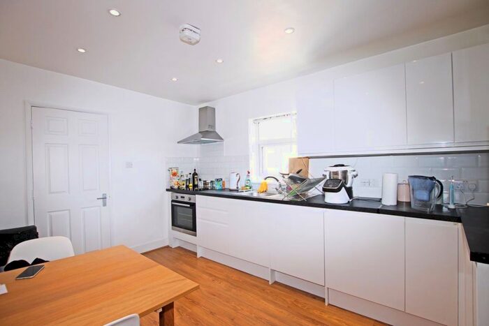 2 Bedroom Flat To Rent In William Road, Wimbledon, SW19