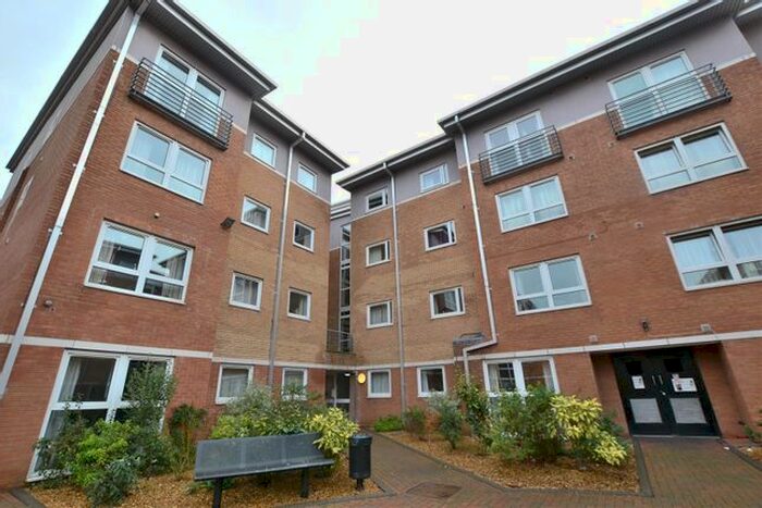 2 Bedroom Flat To Rent In Crown Station Place, Edge Hill, Liverpool, L7