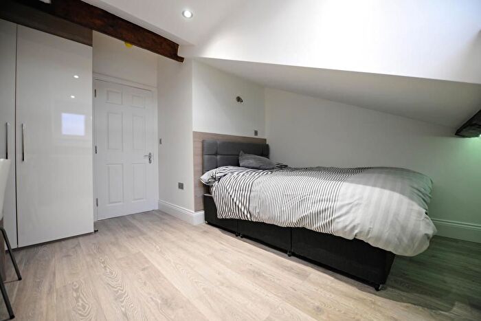 2 Bedroom Flat To Rent In Blenheim Terrace, Leeds, LS2