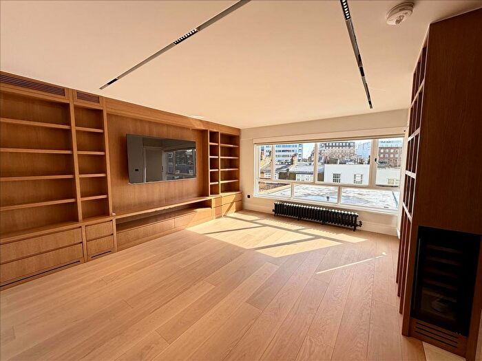 2 Bedroom Flat To Rent In Rutland Gate House, - Rutland Gate, London, SW7