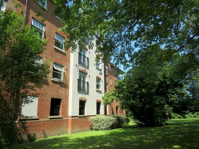 2 Bedroom Flat To Rent In Woodfield Lodge, Woodfield Road, Crawley, RH10