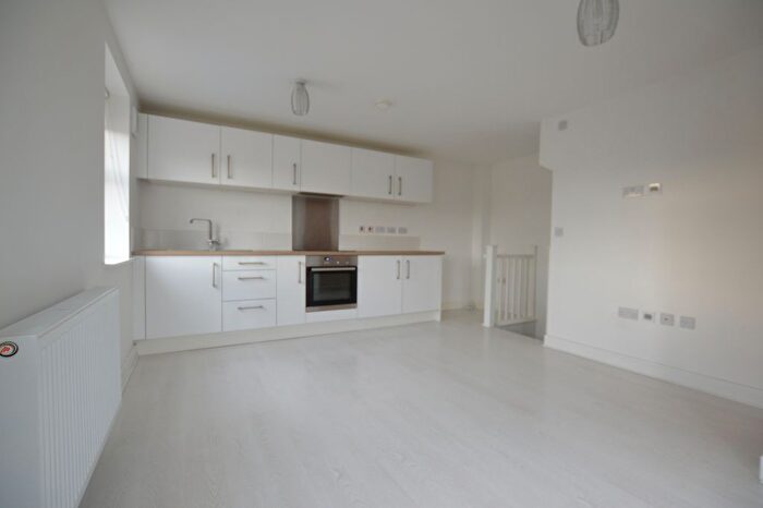 2 Bedroom Town House To Rent In Holts Crest Way, Leeds, LS12