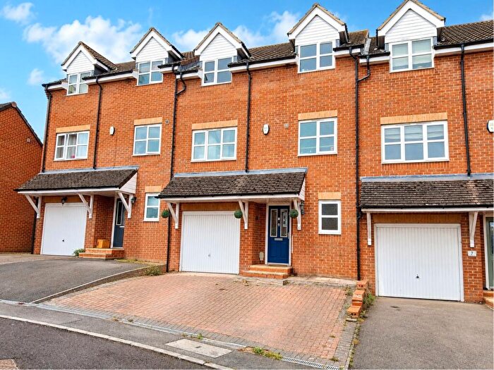 4 Bedroom Terraced House For Sale In Chestnut Drive, Thrapston, Kettering, NN14