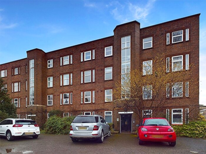 2 Bedroom Flat To Rent In Rosemary Gardens, London, SW14