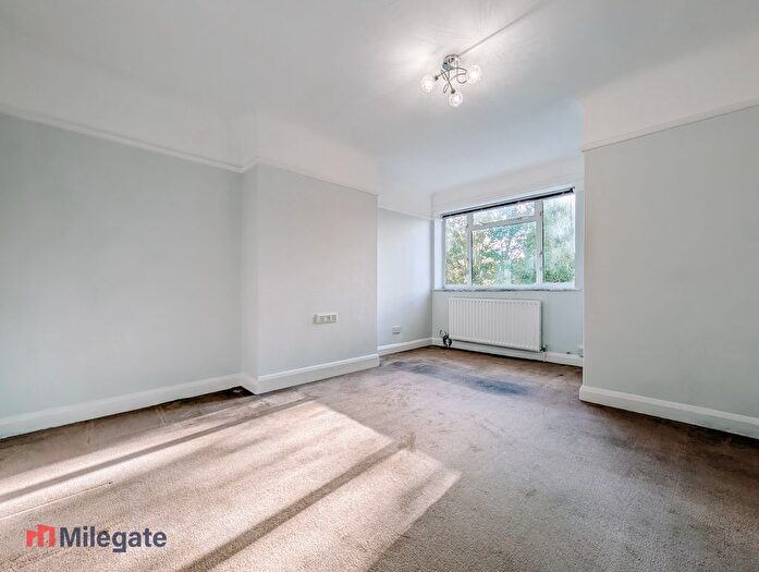 2 Bedroom Flat To Rent In Angel Hill, Sutton, SM1