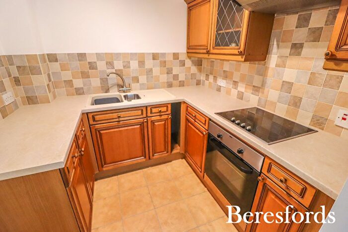1 Bedroom Flat To Rent In Huskards, Waldegrave Gardens, RM14