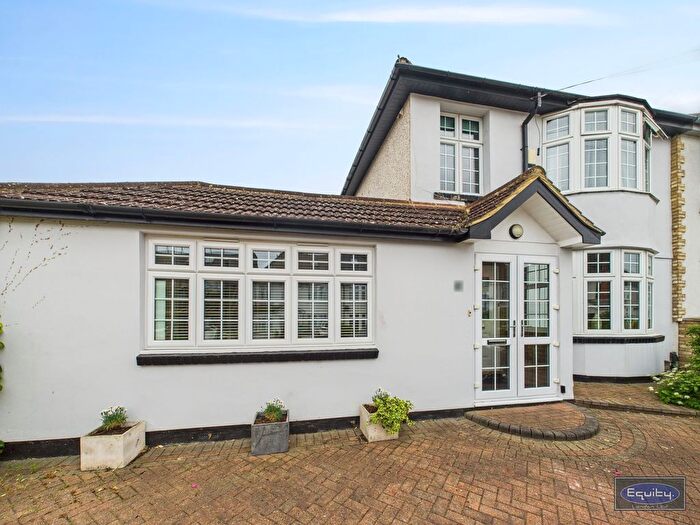 4 Bedroom Semi Detached House For Sale In Darwin Road, Welling, DA16