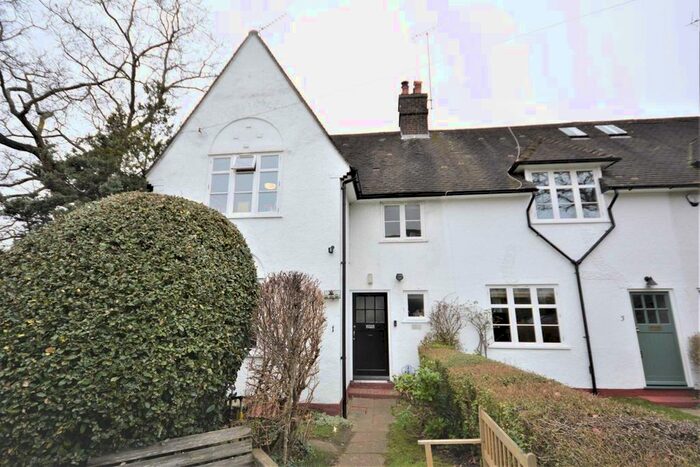 2 Bedroom Property To Rent In Wordsworth Walk, London, NW11