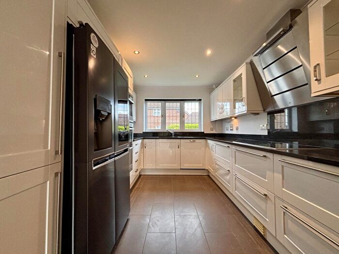 6 Bedroom Detached House To Rent In Wagtail Walk, BR3