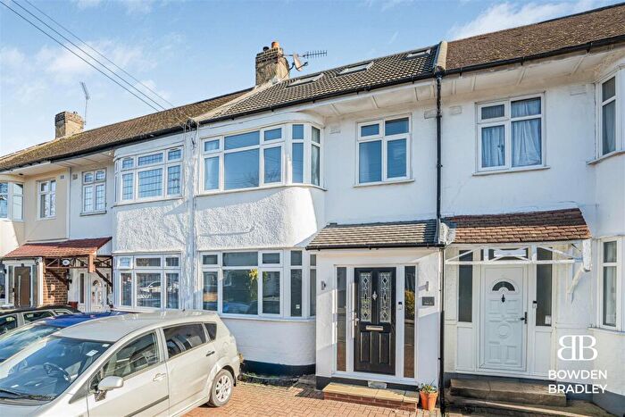 4 Bedroom Terraced House To Rent In Ascot Close, Hainault, IG6