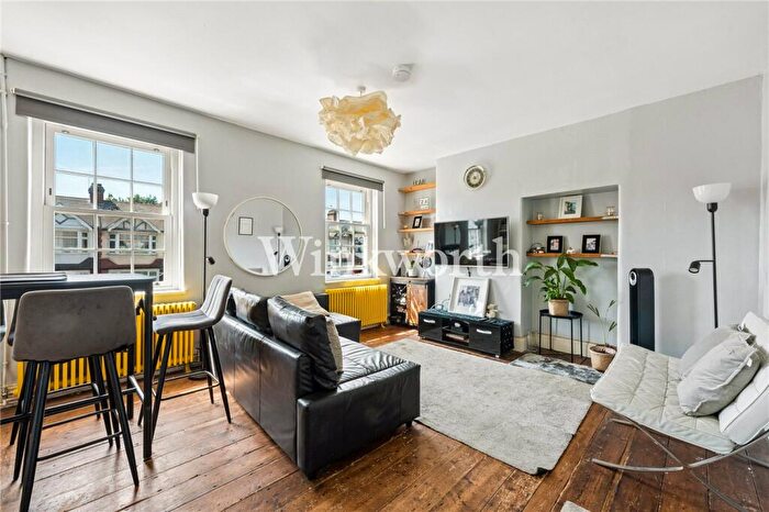 3 Bedroom Maisonette For Sale In Lordship Lane, London, N17