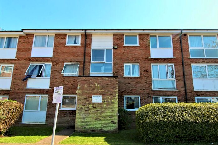 2 Bedroom Flat To Rent In Burns Drive, Hemel Hempstead, Hertfordshire, HP2