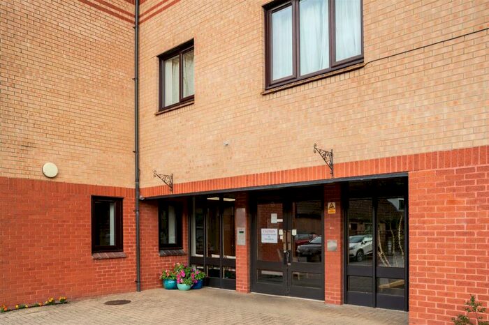 1 Bedroom Apartment For Sale In Fairacres Road, Didcot, OX11