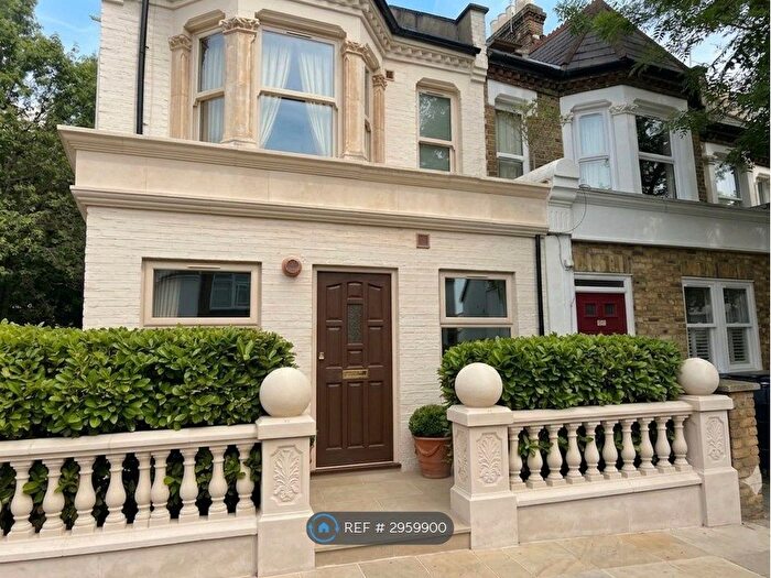 2 Bedroom Flat To Rent In Chiswick, London, W4