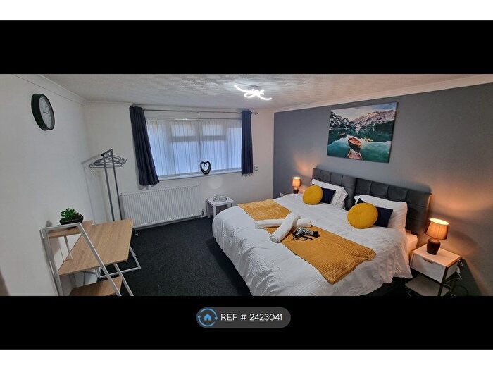 3 Bedroom Flat To Rent In Bedroom, Milton Keynes, MK9