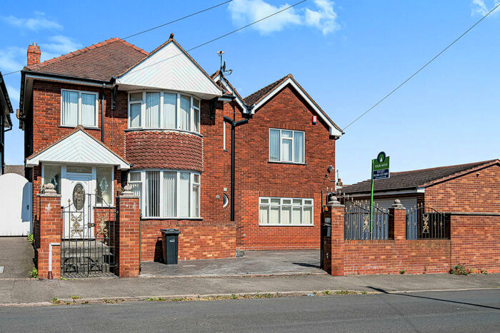 4 Bedroom Detached House To Rent In Wrens Avenue, Tipton, West Midlands, DY4