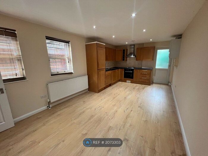 2 Bedroom Semi-Detached House To Rent In Deptford Broadway, London, SE8